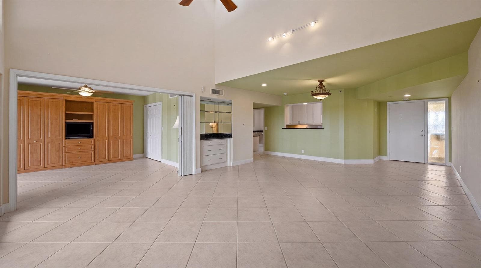 16910 BAY Street E501 photo 9