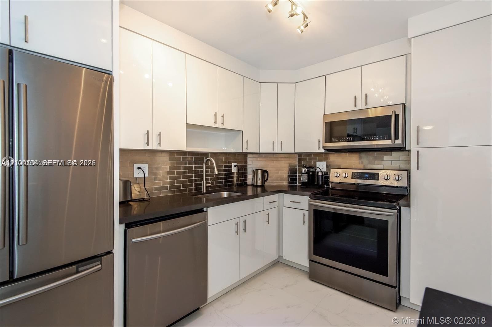300 Bayview Dr 1102 photo 13