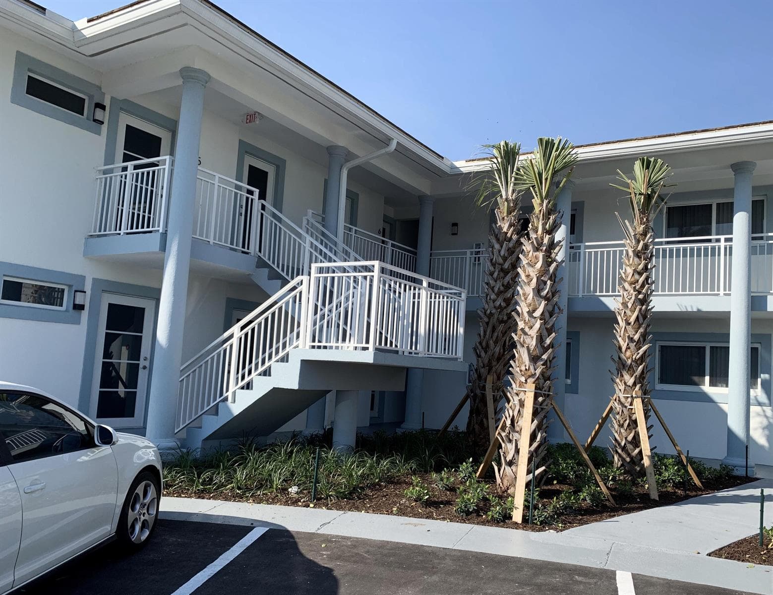 231 Marine Court 2 photo 4