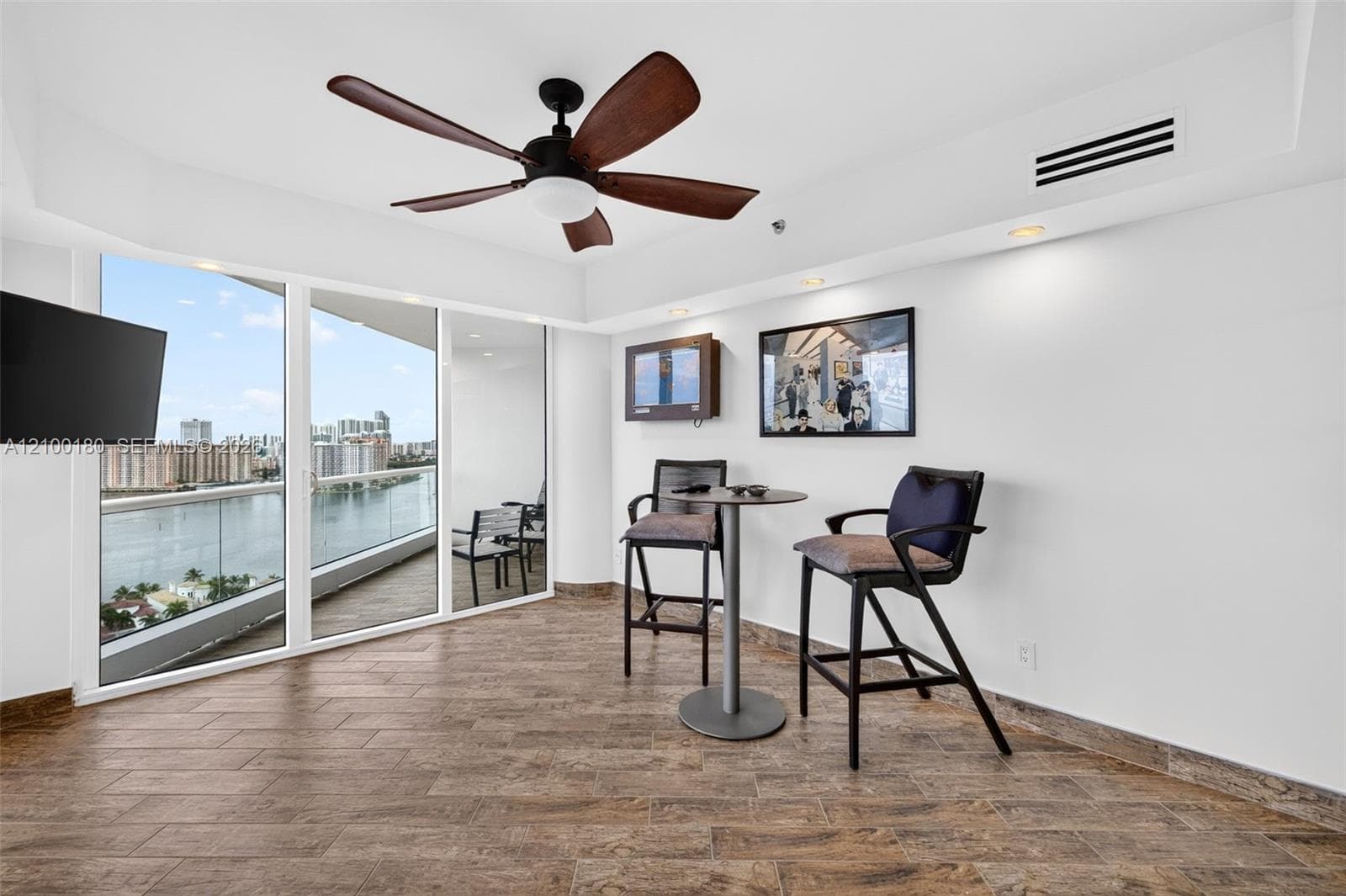 7000 Island Blvd 2409-2410 photo 7