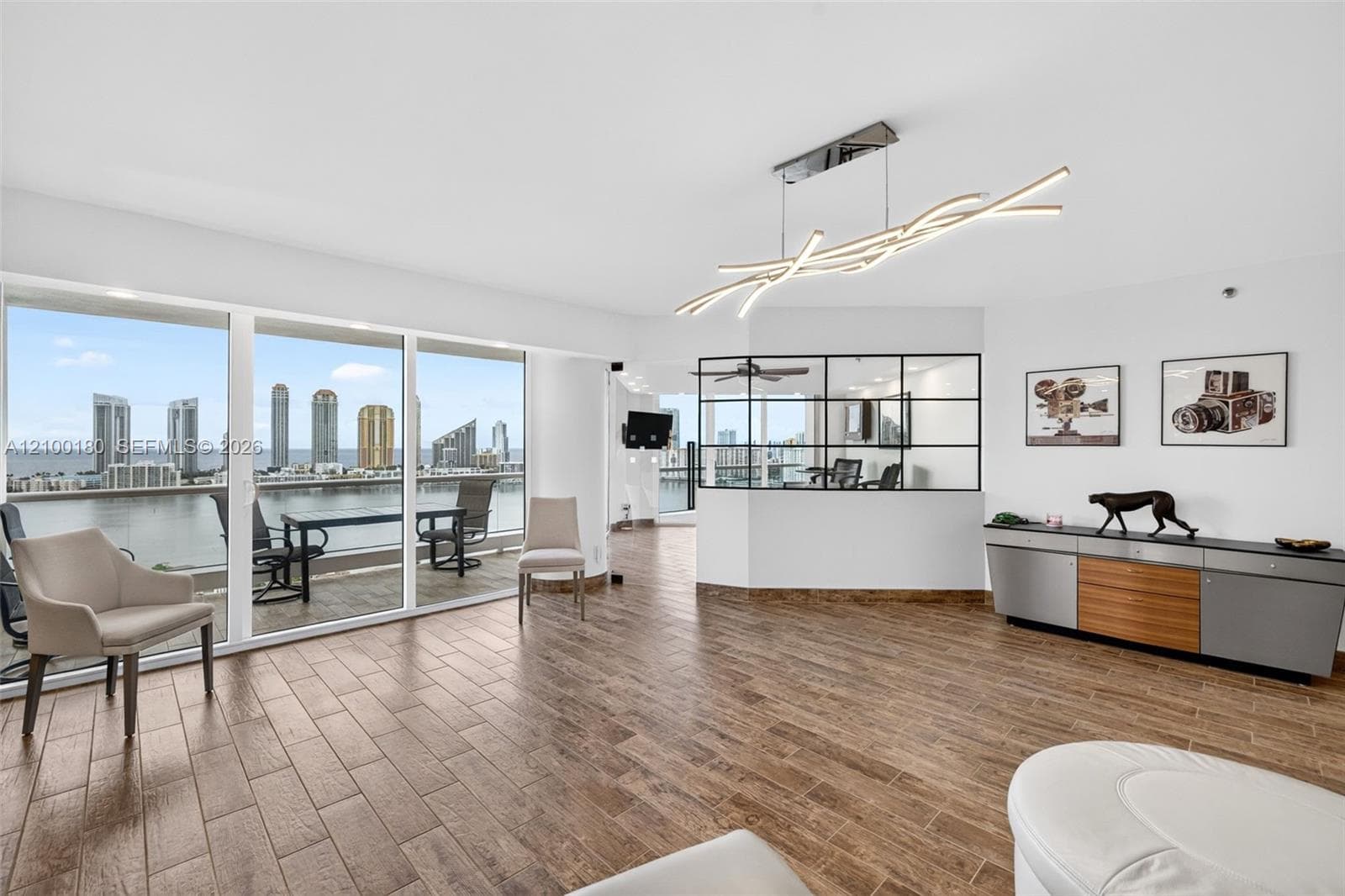 7000 Island Blvd 2409-2410 photo 4