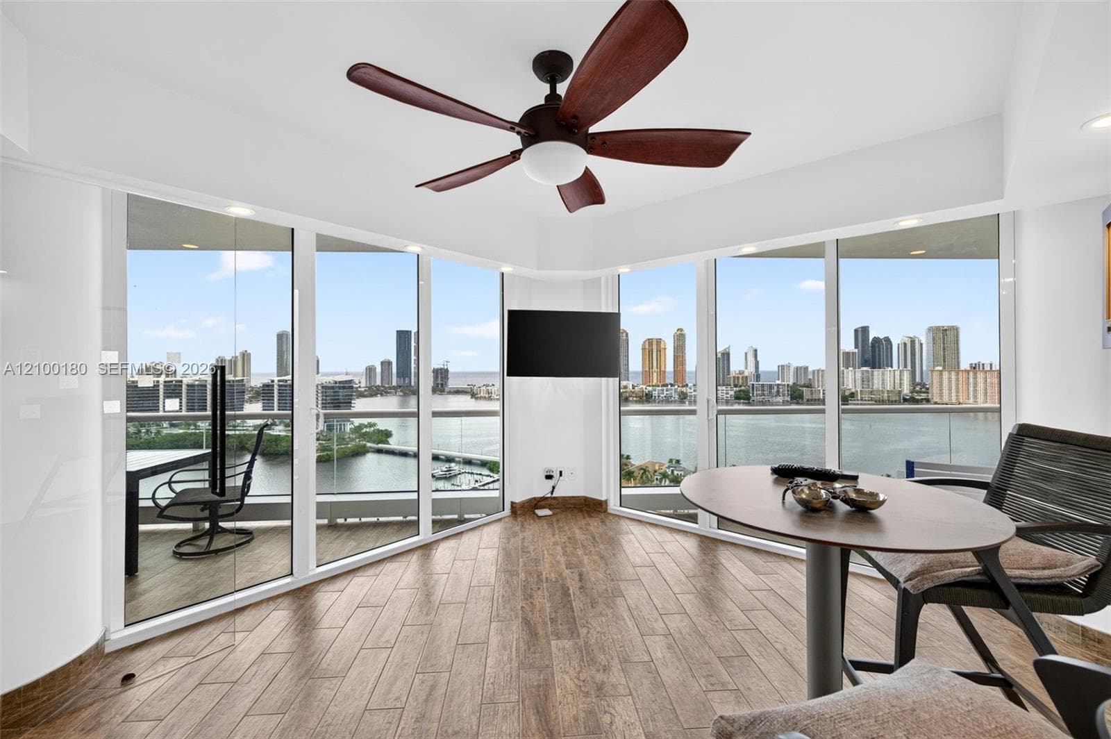 7000 Island Blvd 2409-2410 photo 8