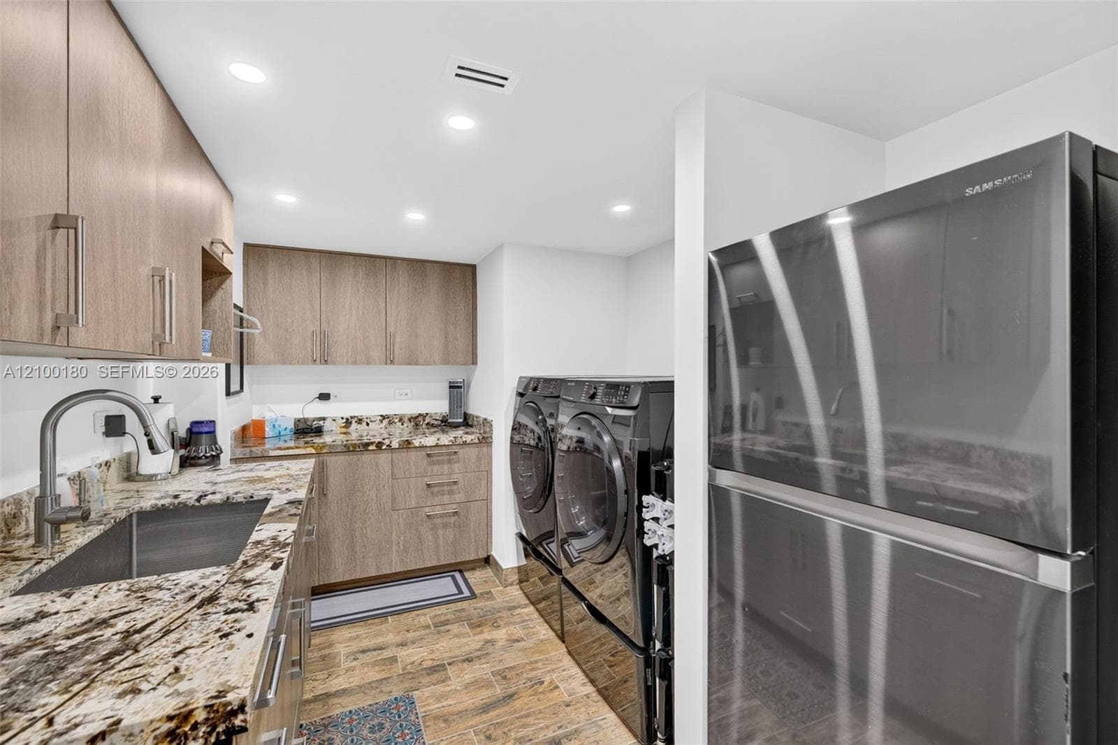 7000 Island Blvd 2409-2410 photo 21
