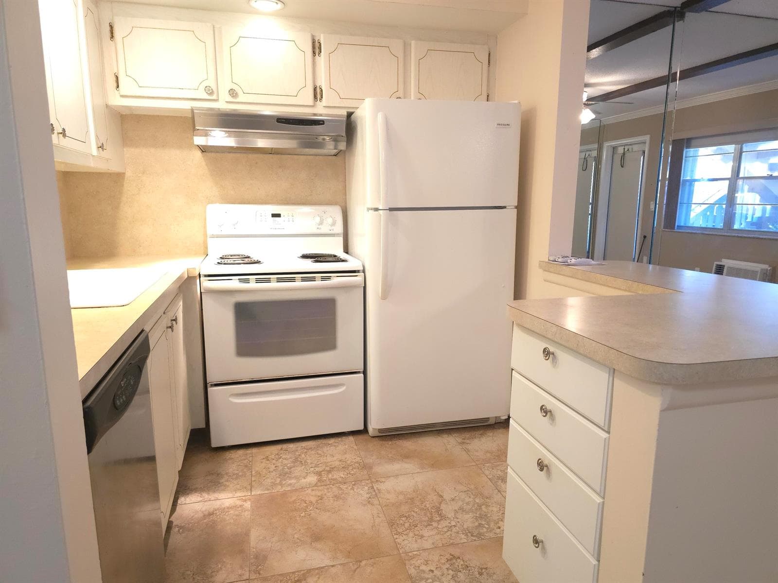 57 CAMDEN C photo 7