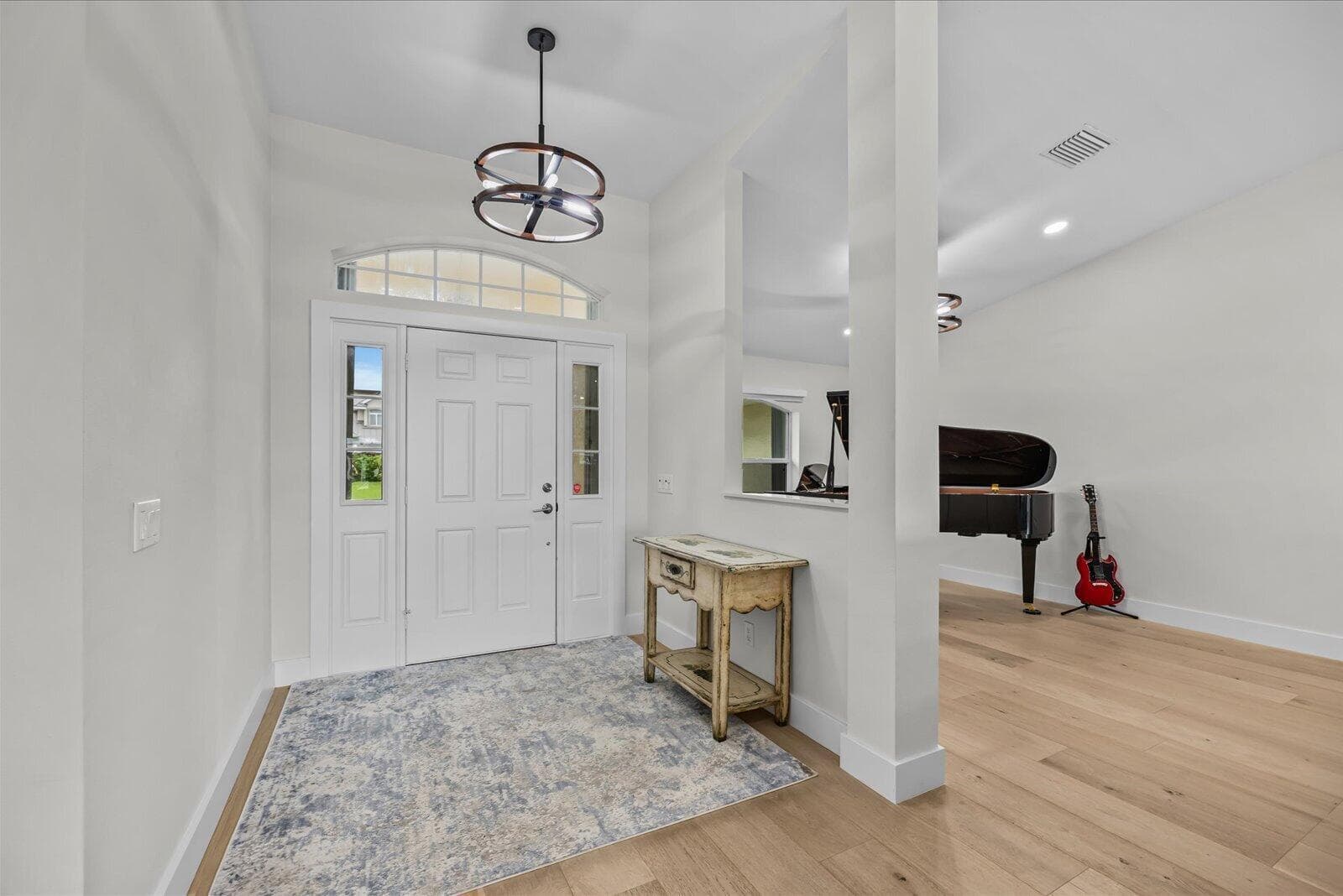 122 Queen Frederika Court photo 7