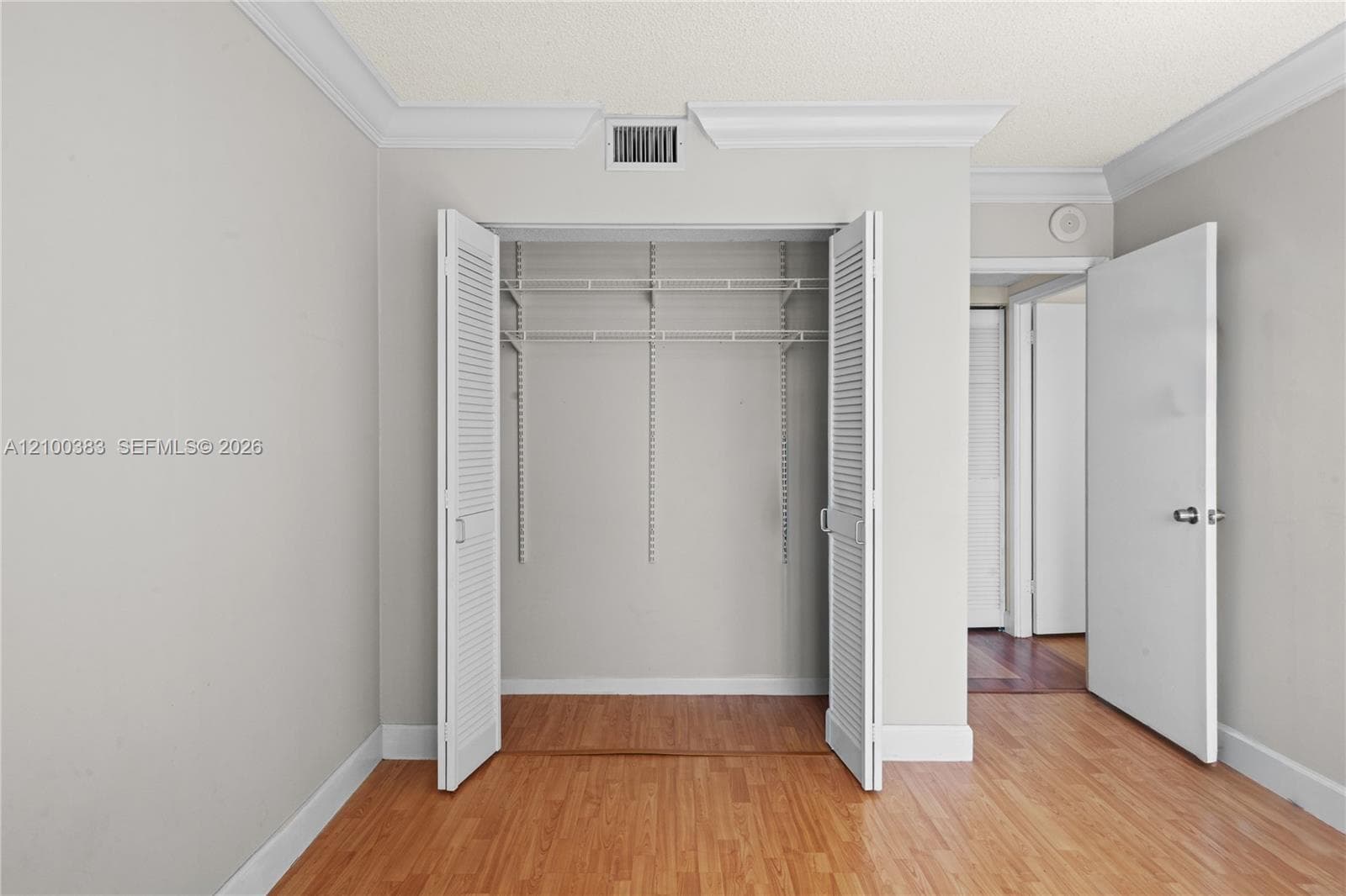 2500 PARKVIEW DR 517 photo 23