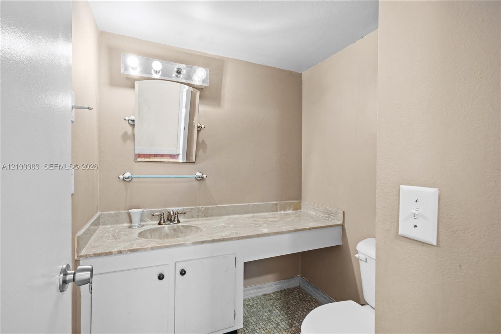 2500 PARKVIEW DR 517 photo 16