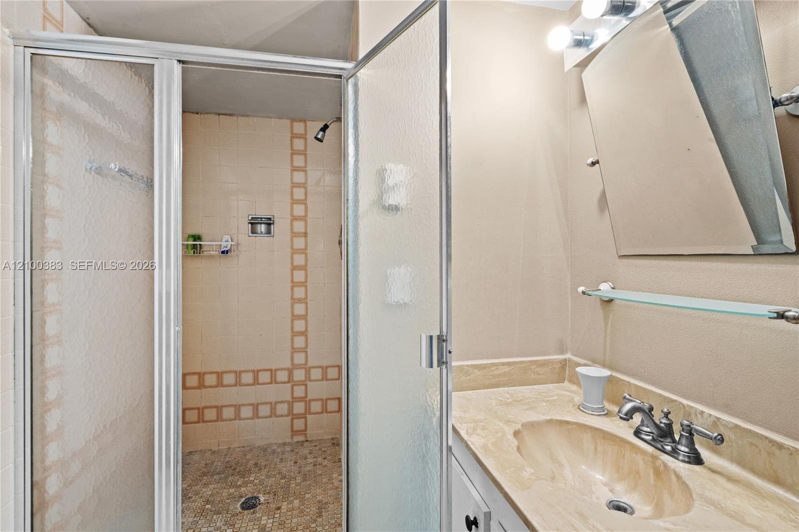 2500 PARKVIEW DR 517 photo 15