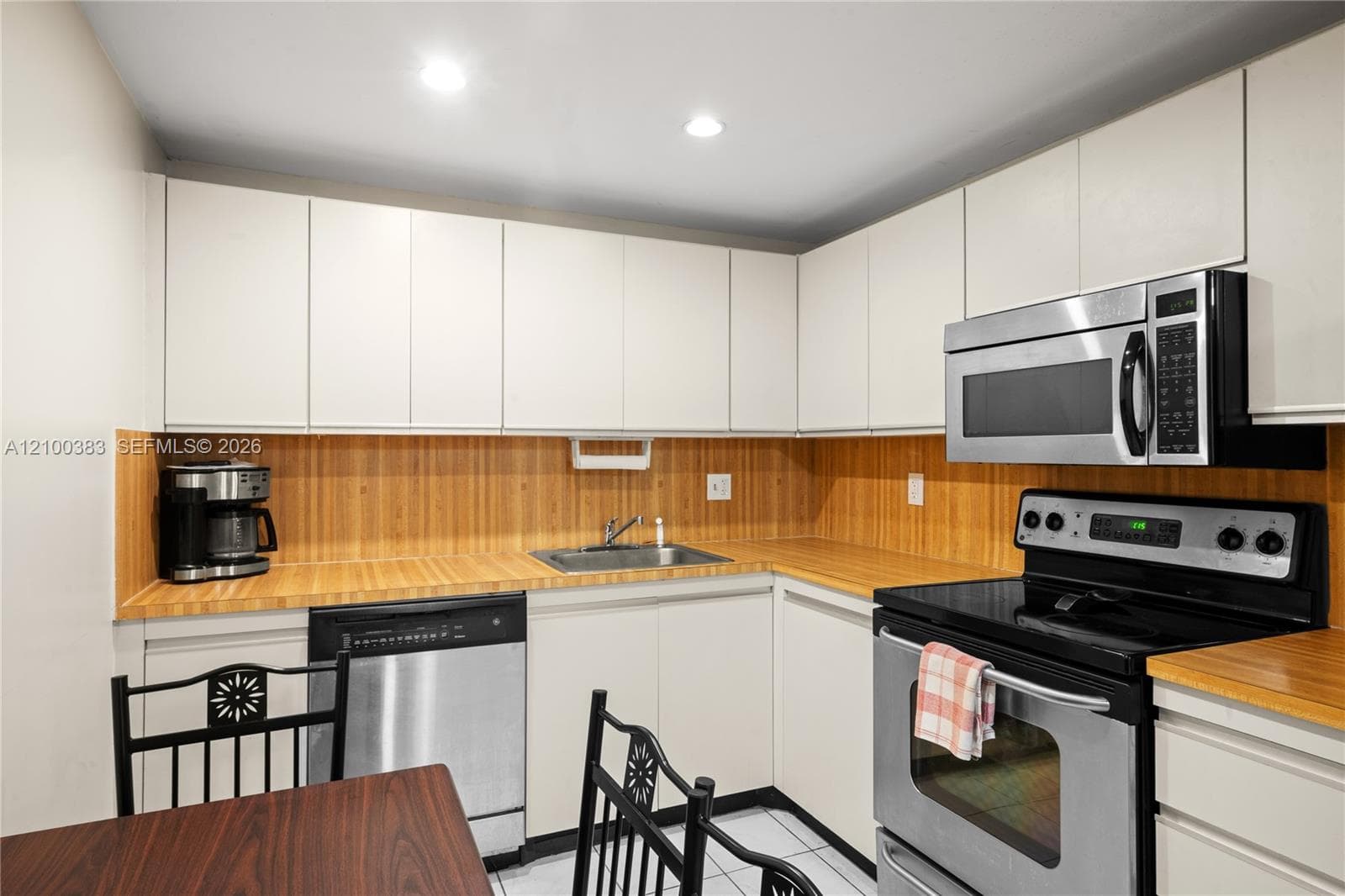 2500 PARKVIEW DR 517 photo 11