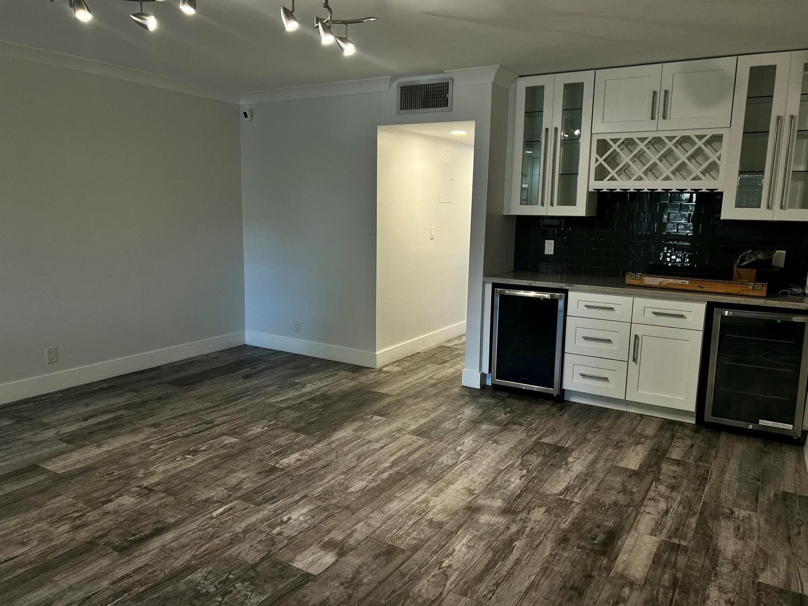 2800 NE 14TH ST Street 204 photo 6