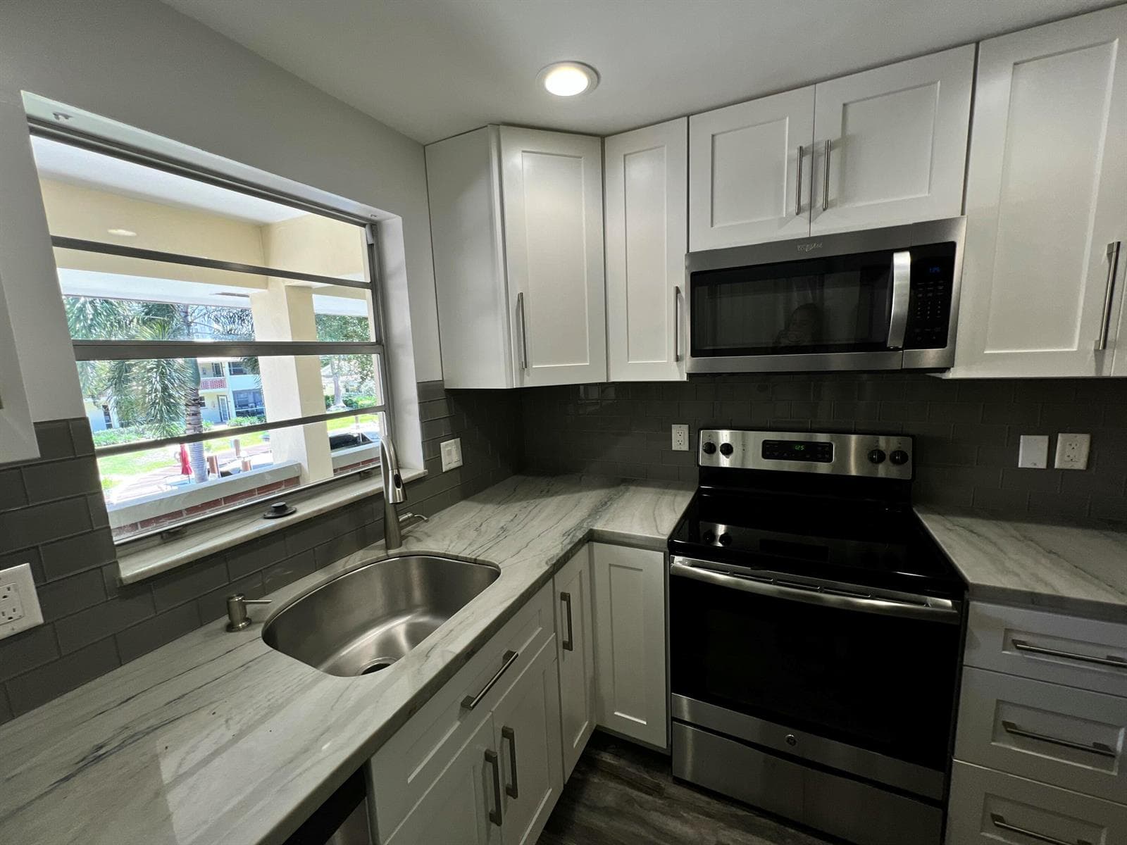 2800 NE 14TH ST Street 204 photo 10