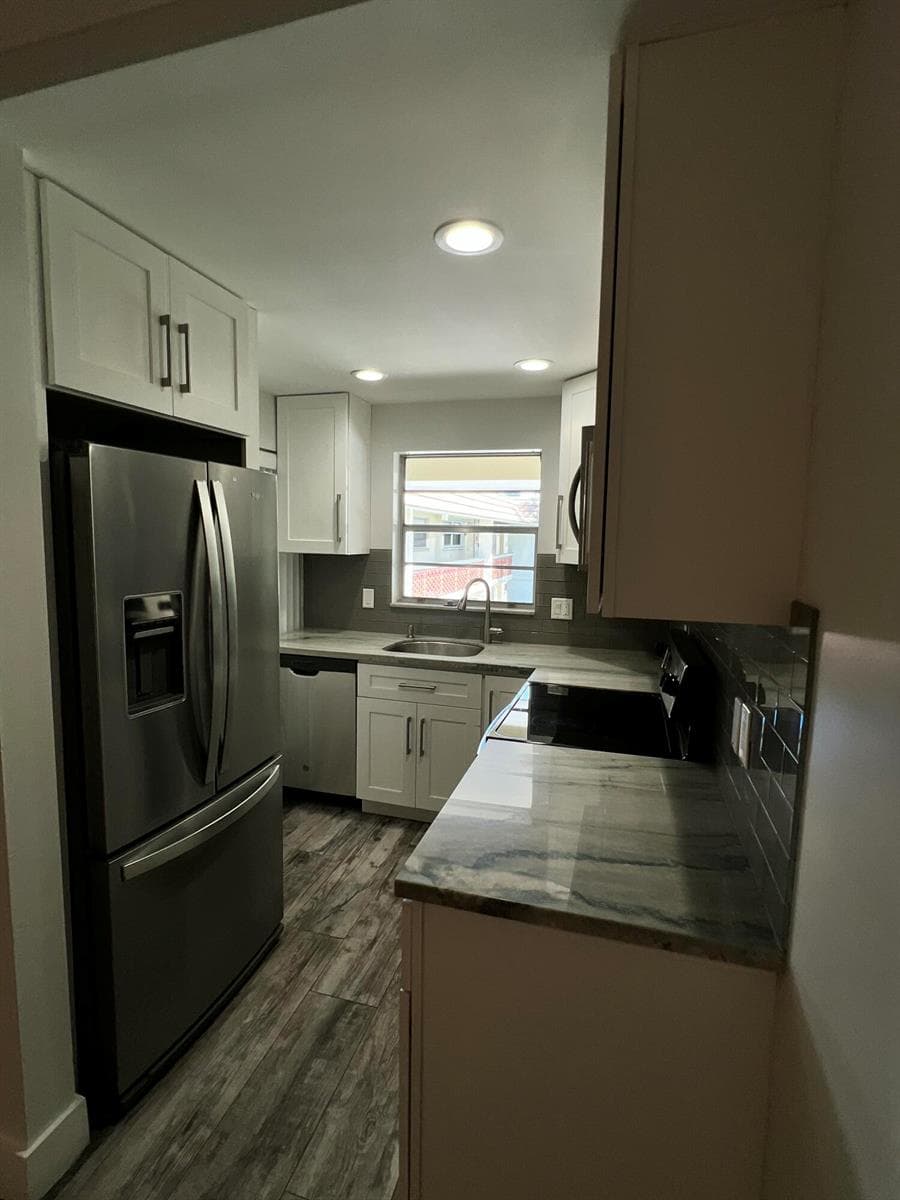 2800 NE 14TH ST Street 204 photo 11