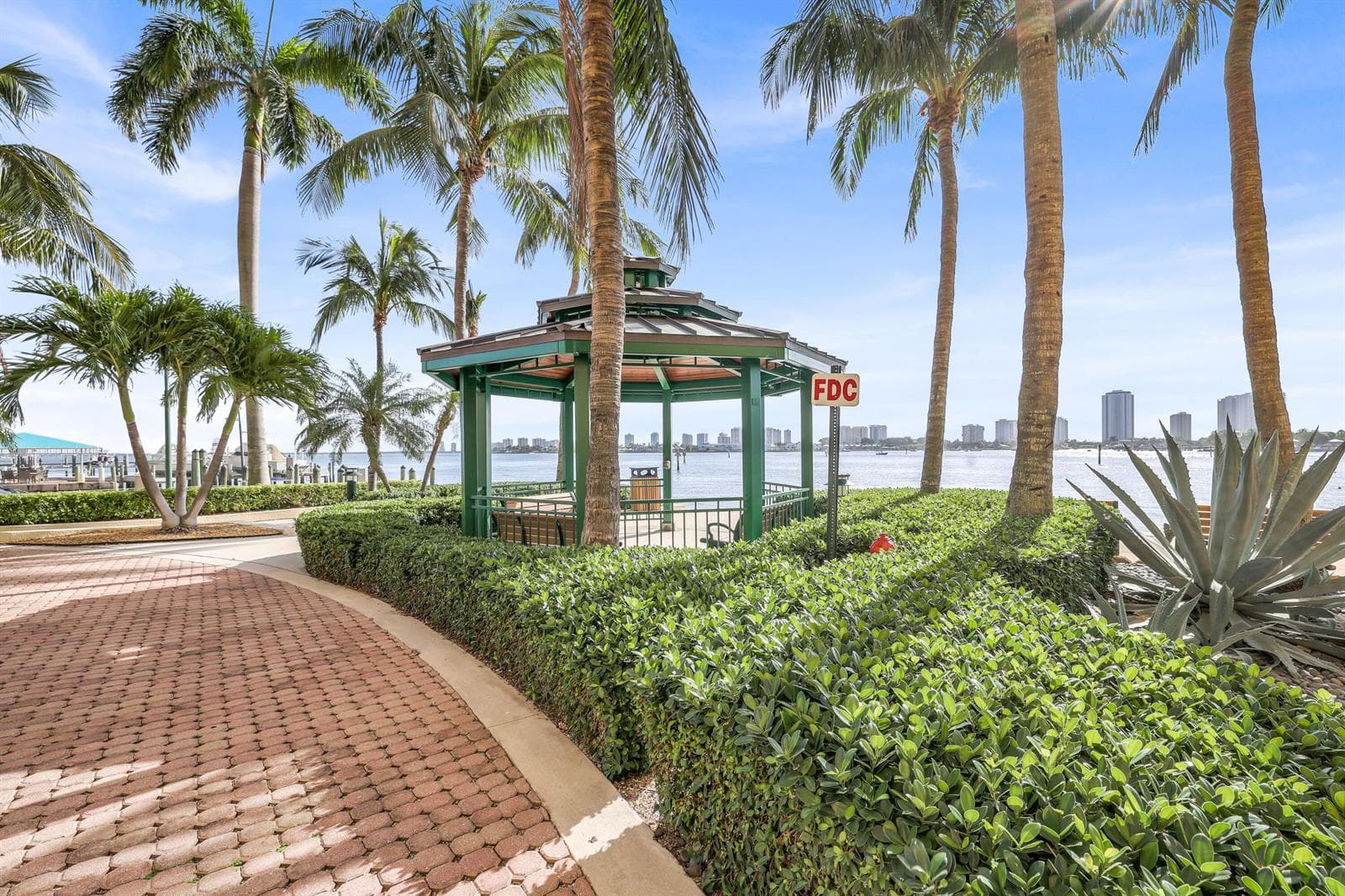 2650 Lake Shore Drive 805 photo 17