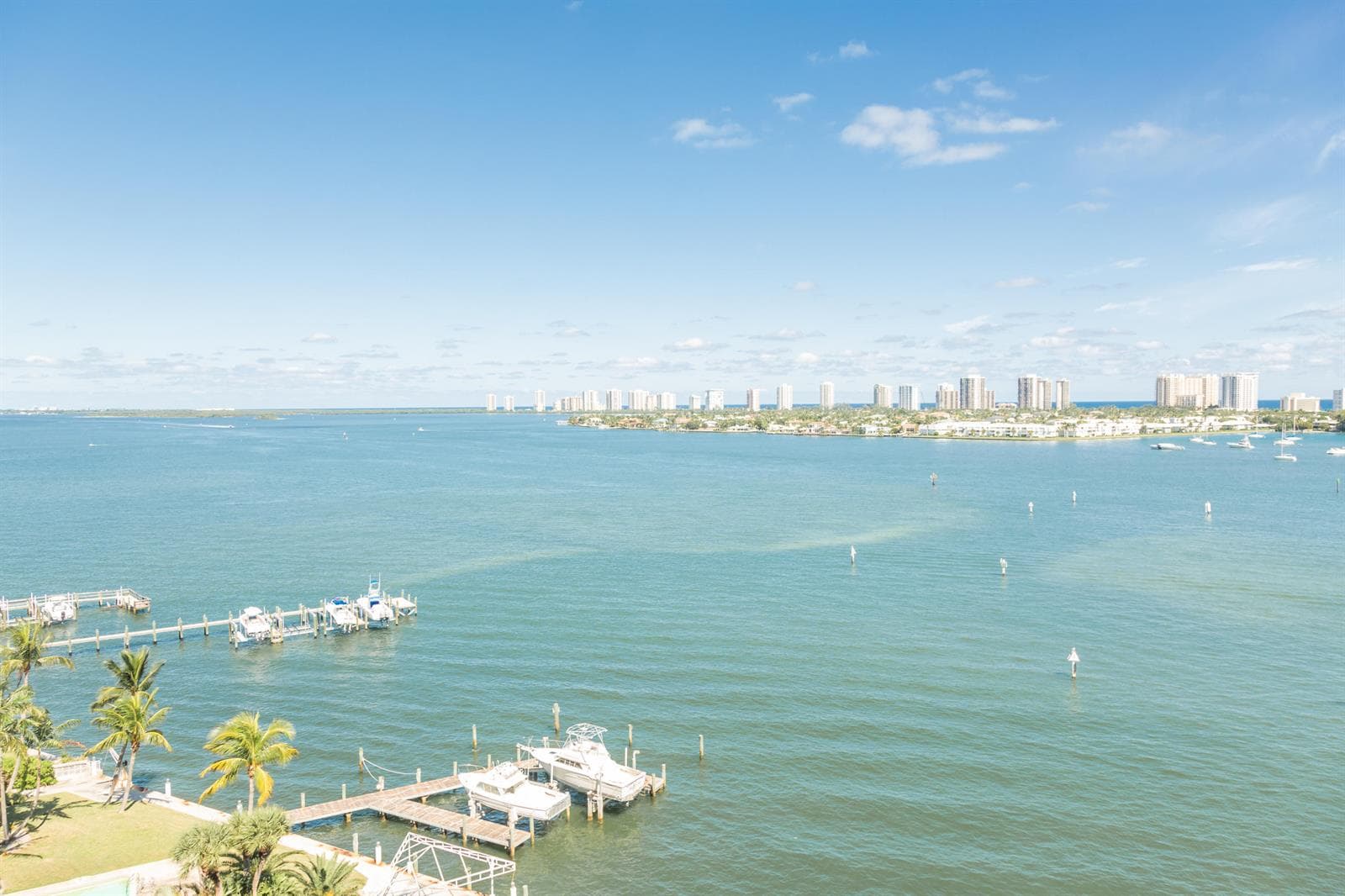 2650 Lake Shore Drive 805 photo 1