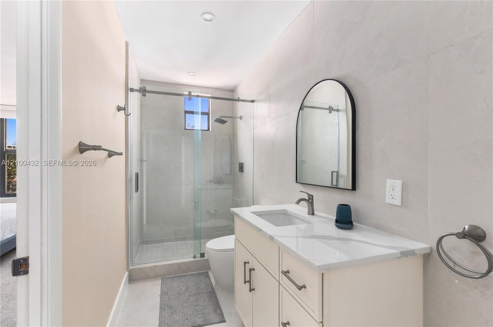2500 PARKVIEW DR 301 photo 20
