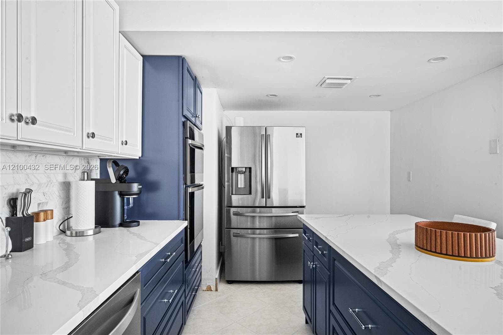 2500 PARKVIEW DR 301 photo 10