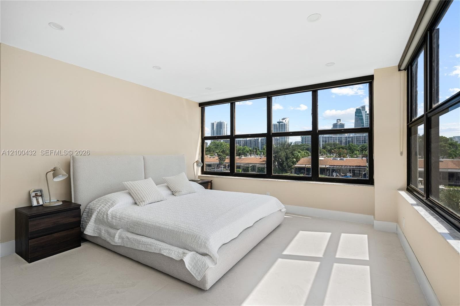 2500 PARKVIEW DR 301 photo 14