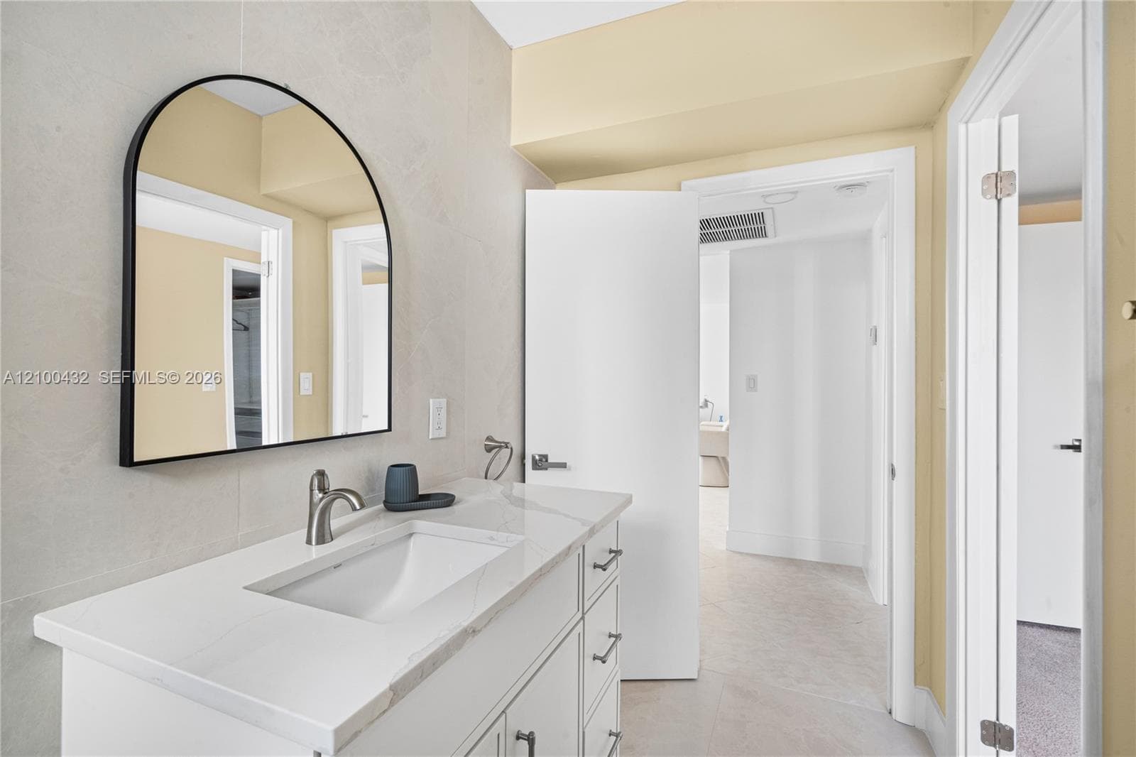 2500 PARKVIEW DR 301 photo 19