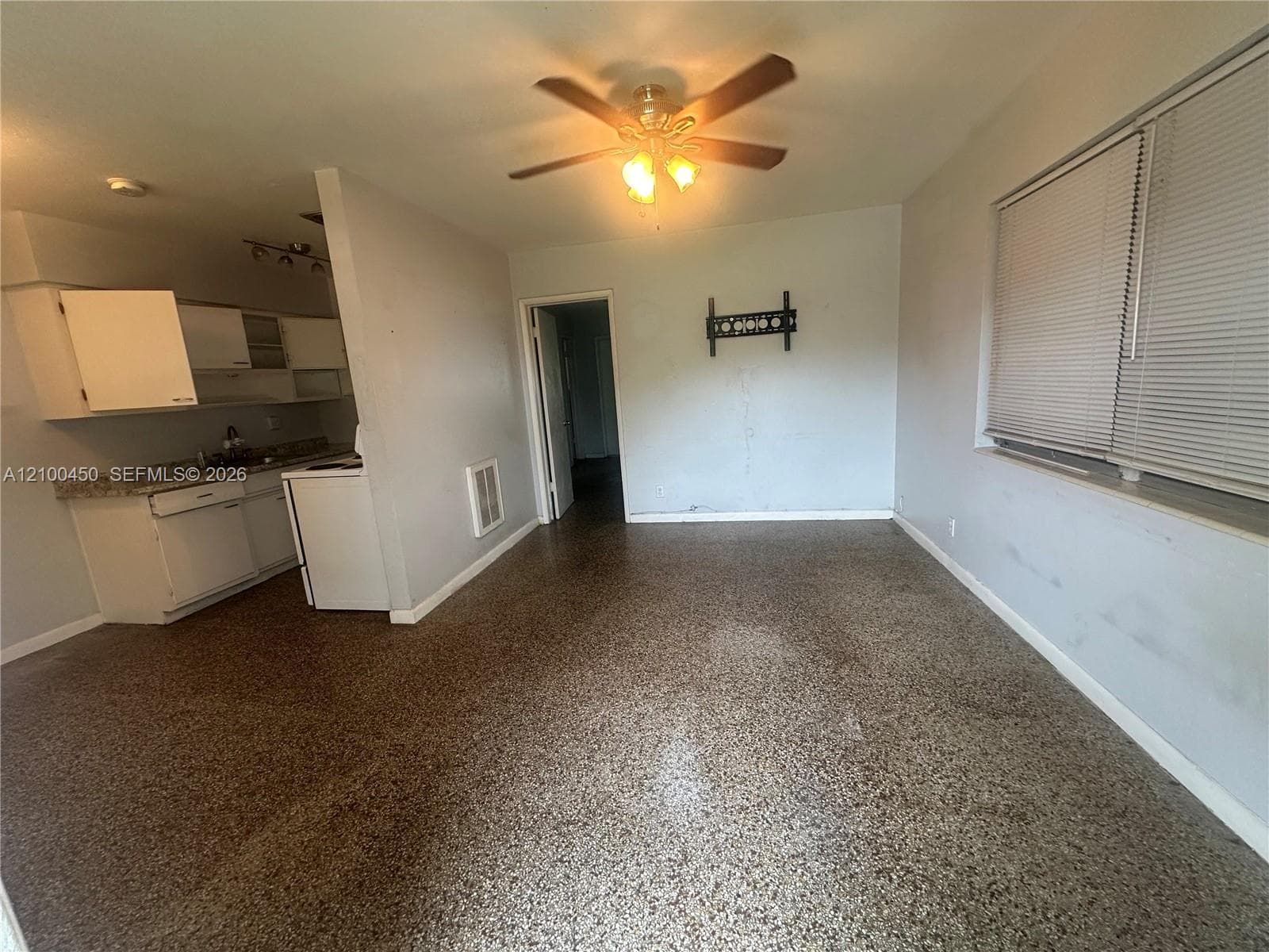 1271 NE 32nd St 1289 photo 11