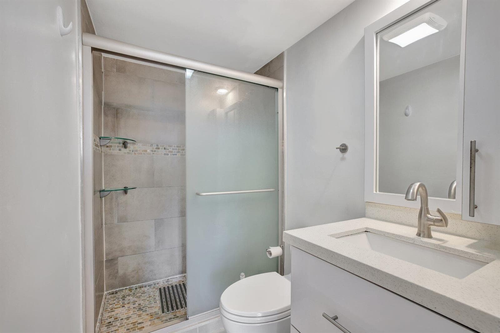 3701 N COUNTRY CLUB Drive 907 photo 17