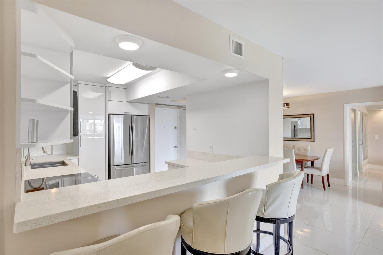 3701 N COUNTRY CLUB Drive 907 photo 10