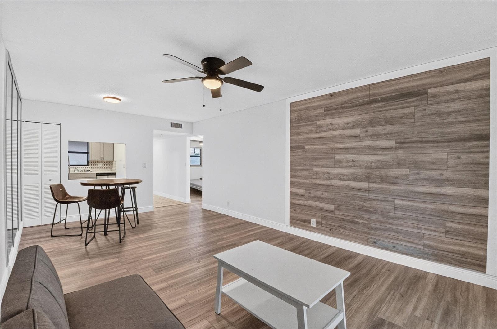2121 W WOOLBRIGHT Road K202 photo 9