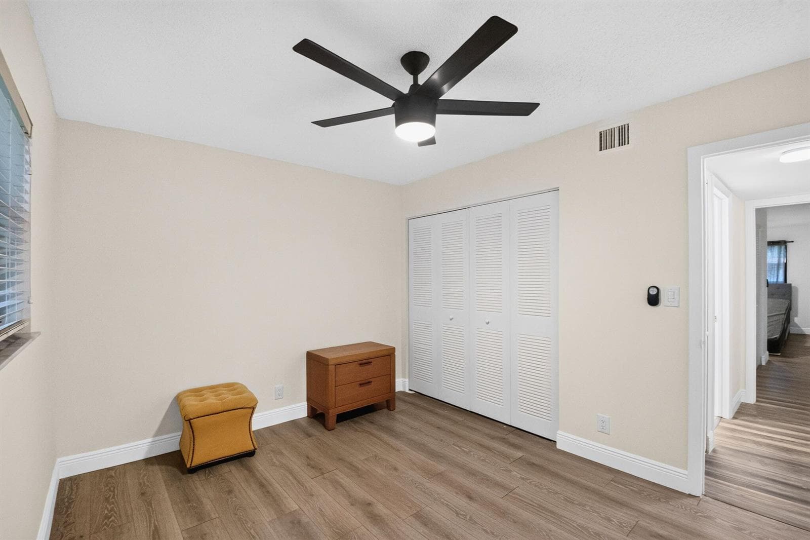 2121 W WOOLBRIGHT Road K202 photo 18