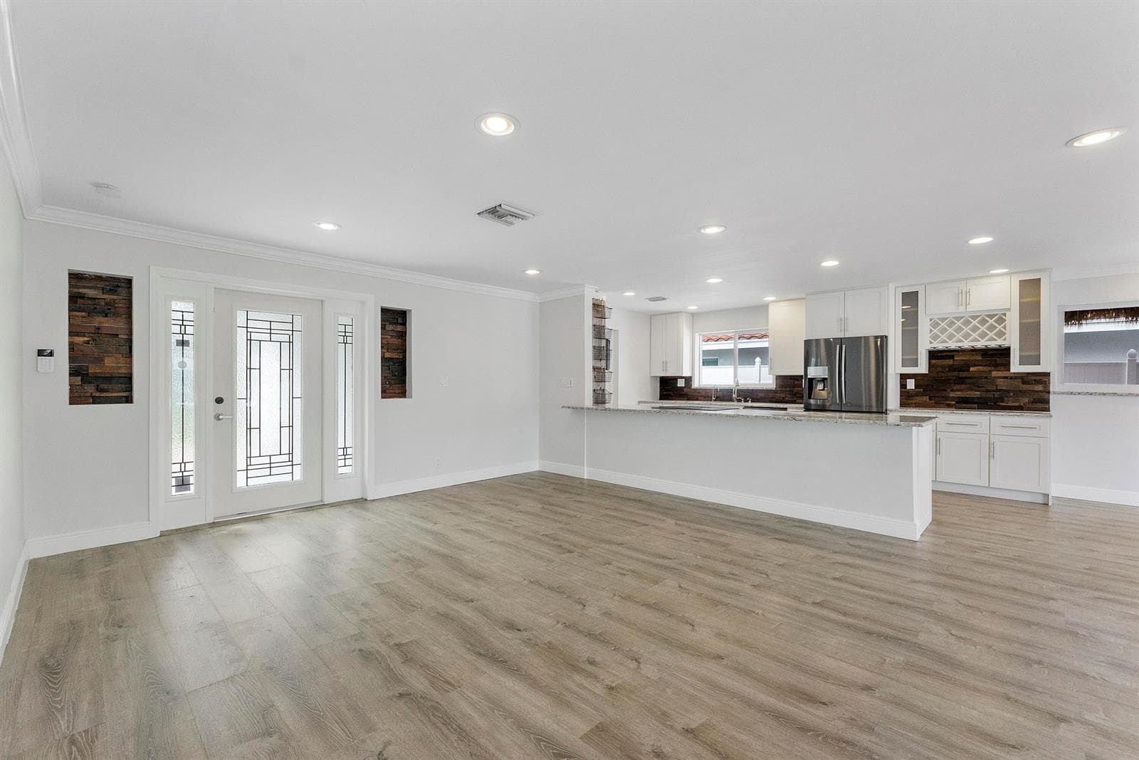 361 SE 9TH Court photo 6