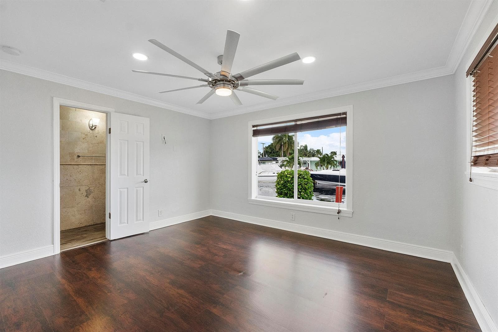 361 SE 9TH Court photo 18