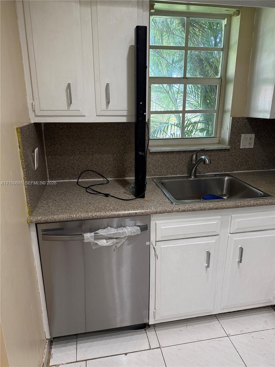 1420 SW 28th Ave 6 photo 2