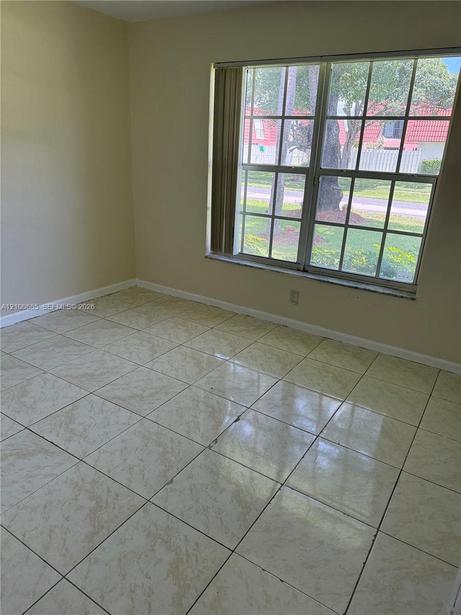 1420 SW 28th Ave 6 photo 6