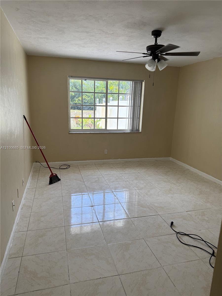 1420 SW 28th Ave 6 photo 12