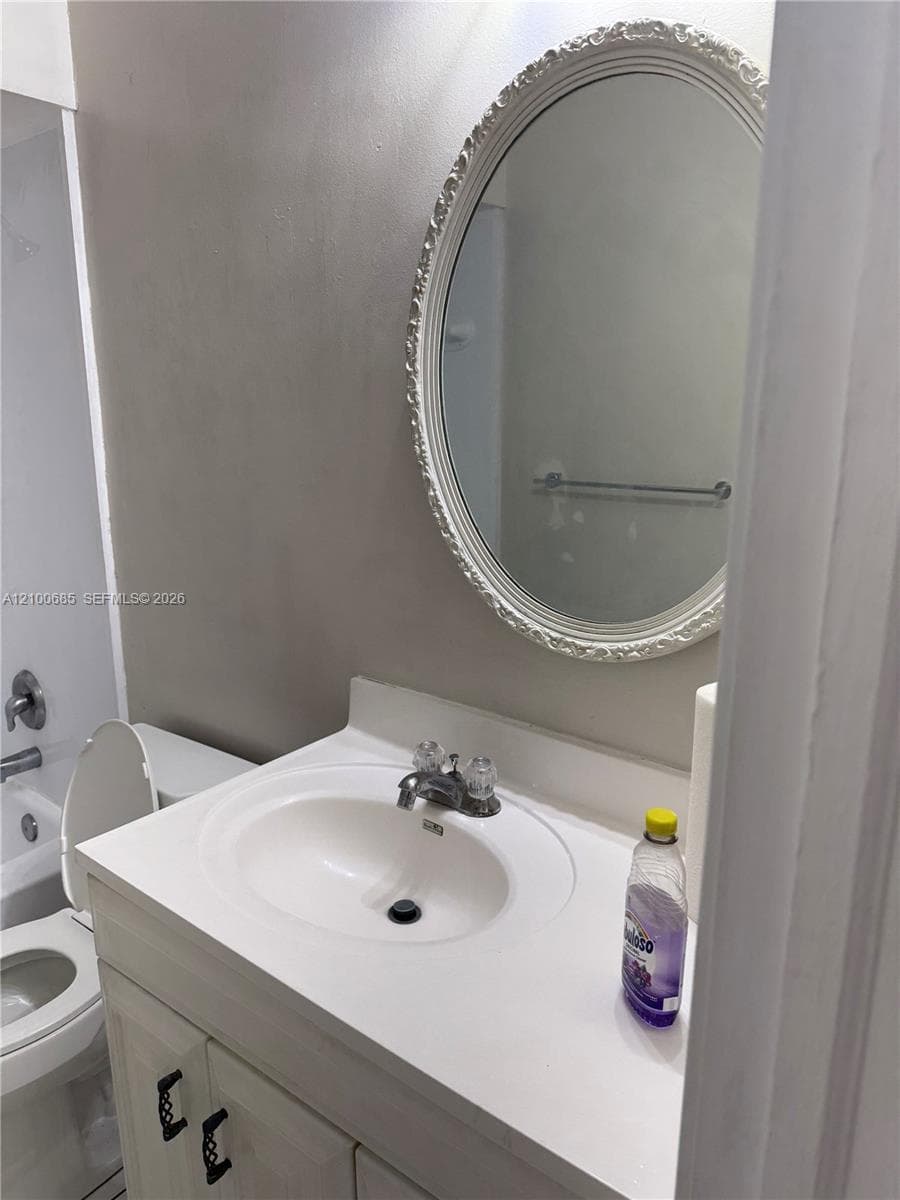 1420 SW 28th Ave 6 photo 11
