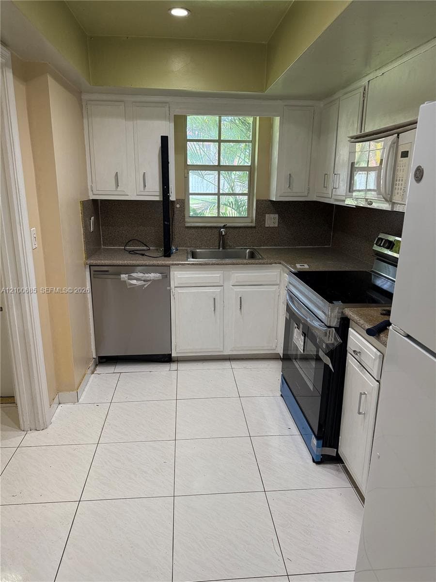1420 SW 28th Ave 6 photo 4