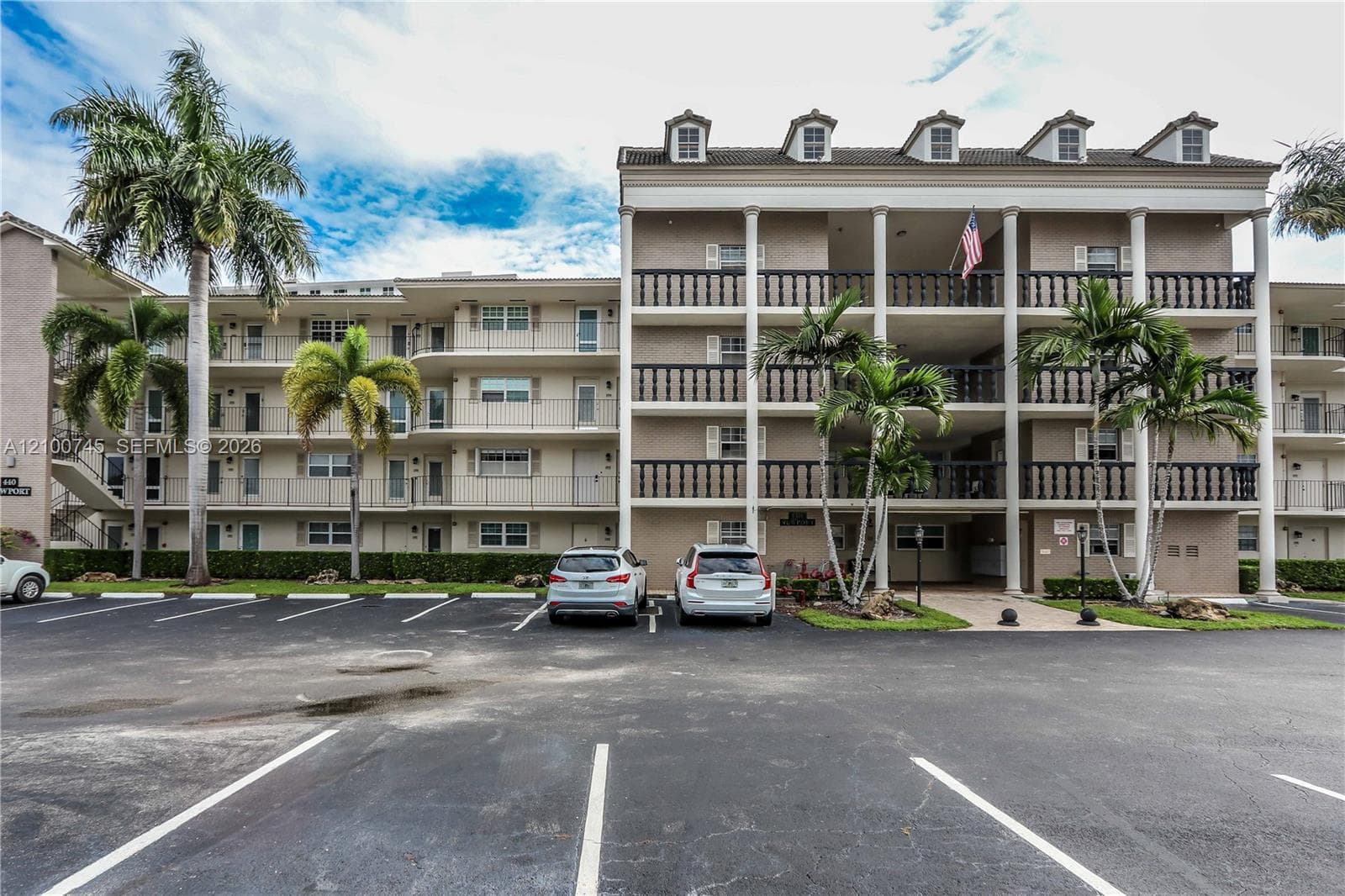 440 Paradise Isle Blvd 107 photo 1