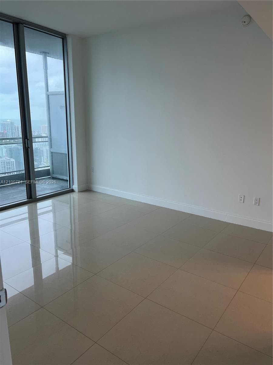 92 SW 3rd St 5102 photo 11