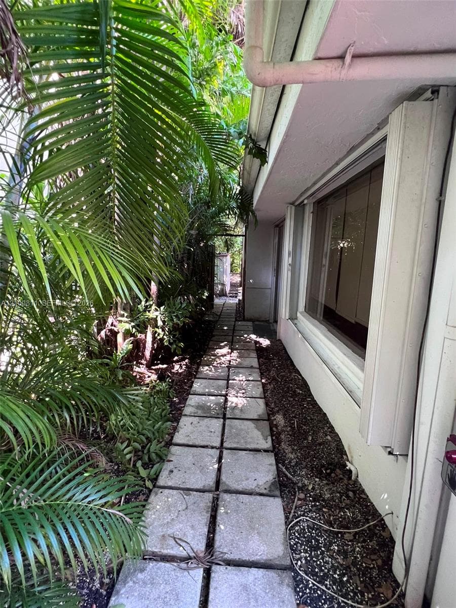5845 SW 88th St photo 3