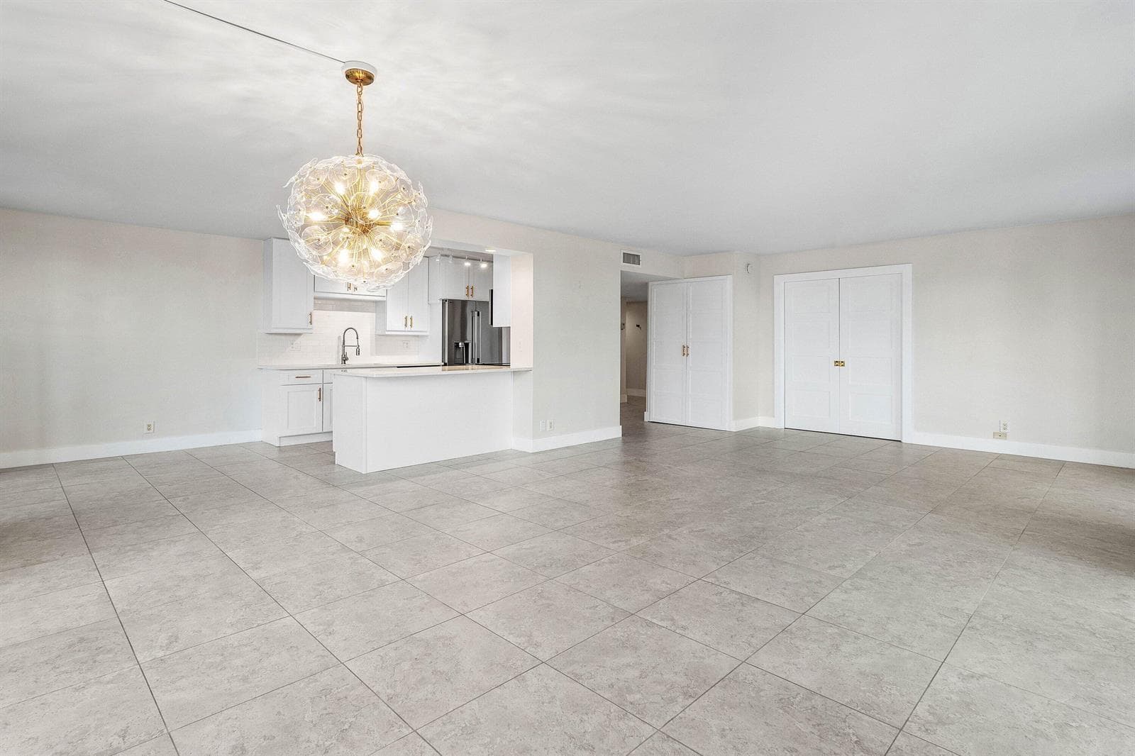 800 JEFFERY Street 201 photo 7