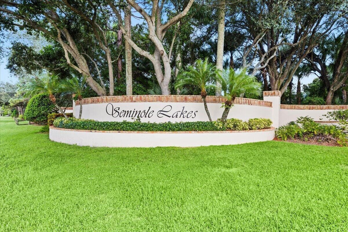 122 Seminole Lakes Drive photo 2