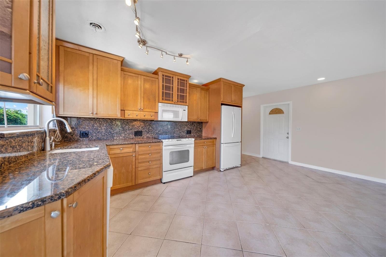 2591 NE 55TH Court 208 photo 6