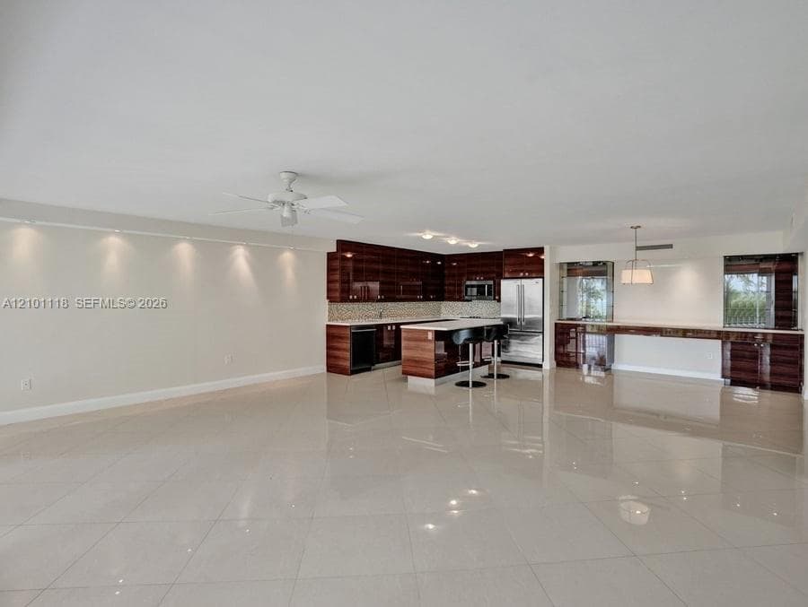 2 Grove Isle Dr B305 photo 4