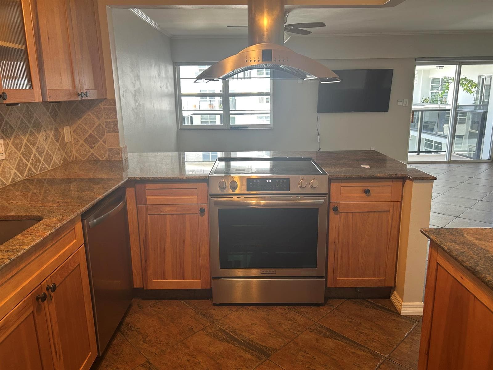 5100 Dupont Boulevard 8L photo 3
