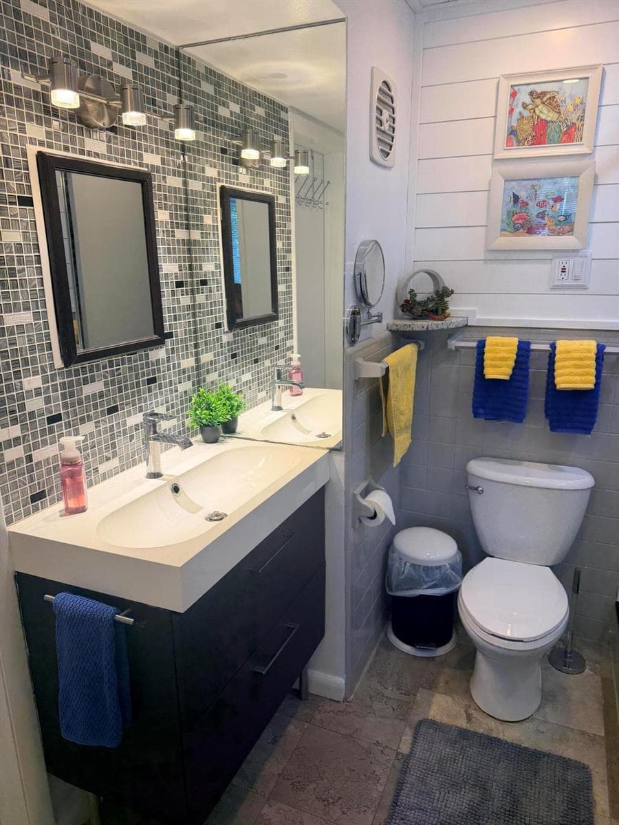 2825 NE 33rd Avenue 208 photo 20