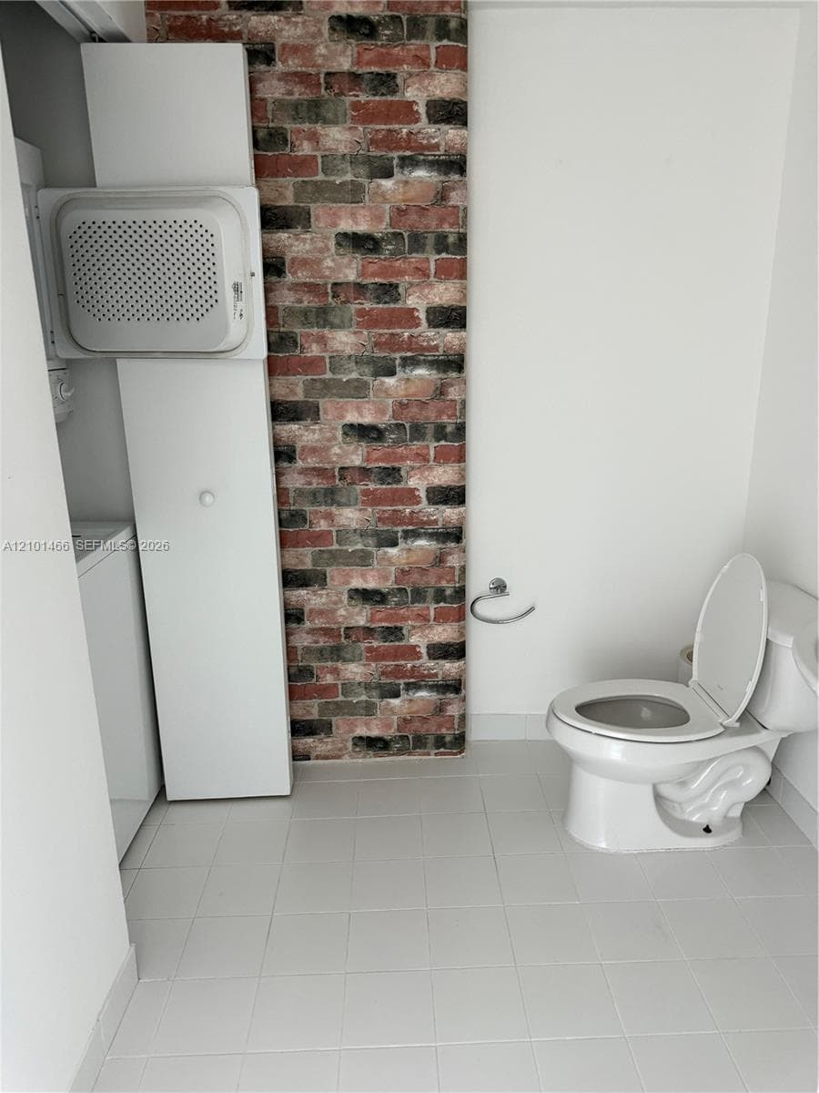 690 SW 1st Ct 1703 photo 5