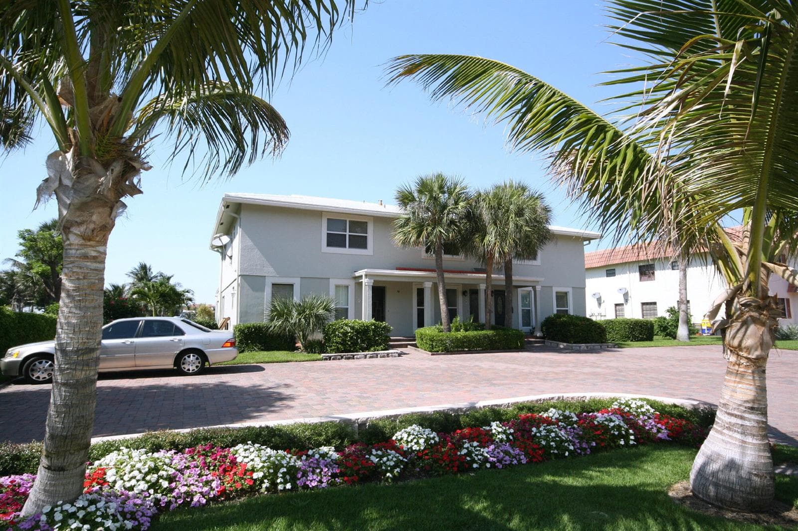 1019 BEL AIR Drive B photo 1