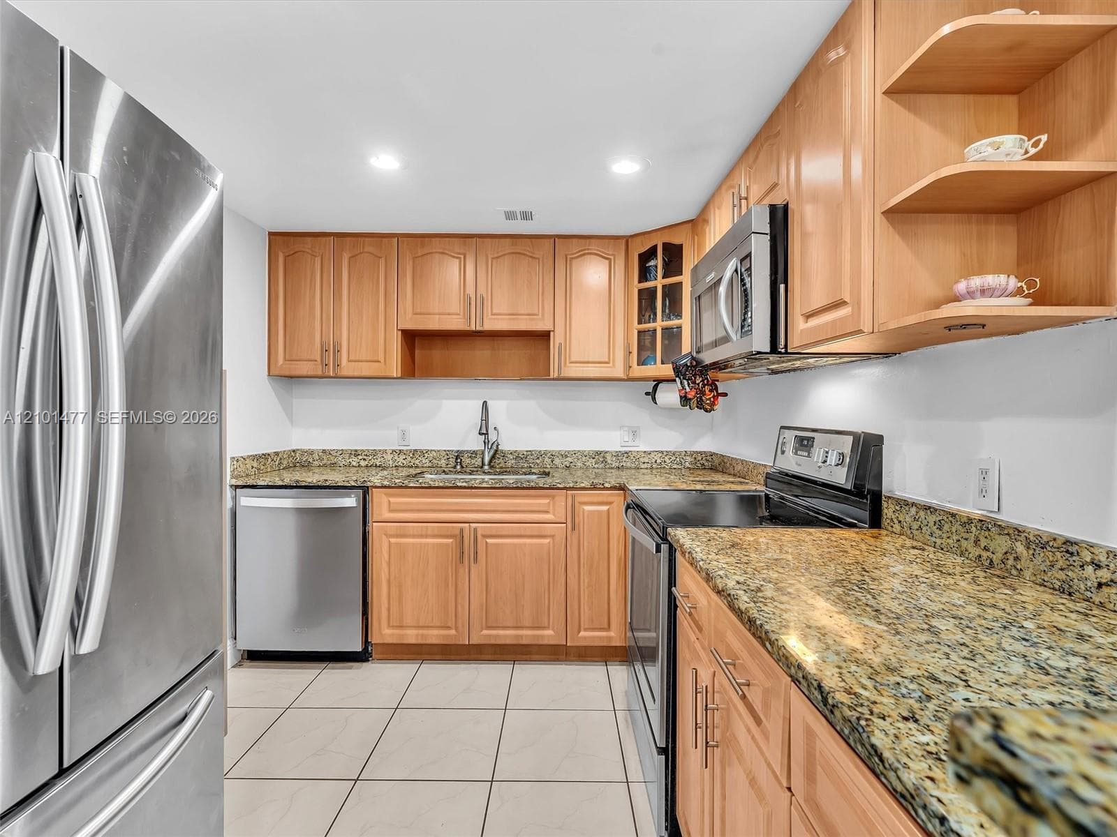 2500 NE 135th St C502 photo 17