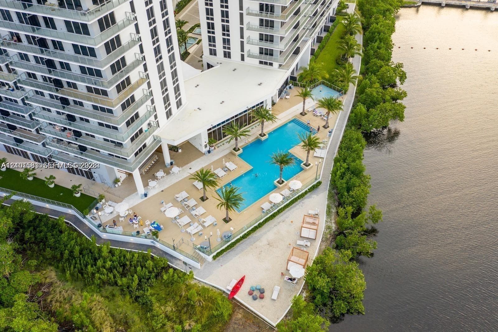 16385 Biscayne Blvd 2406 photo 25