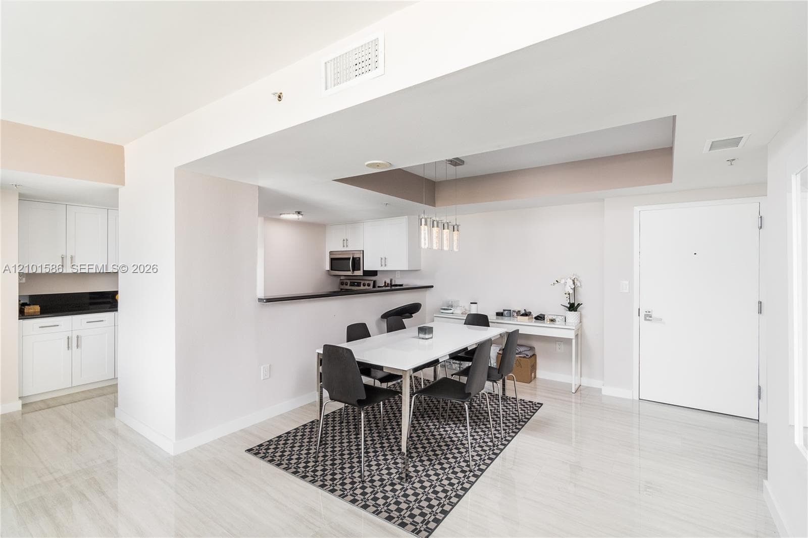 650 West Ave 1708 photo 9