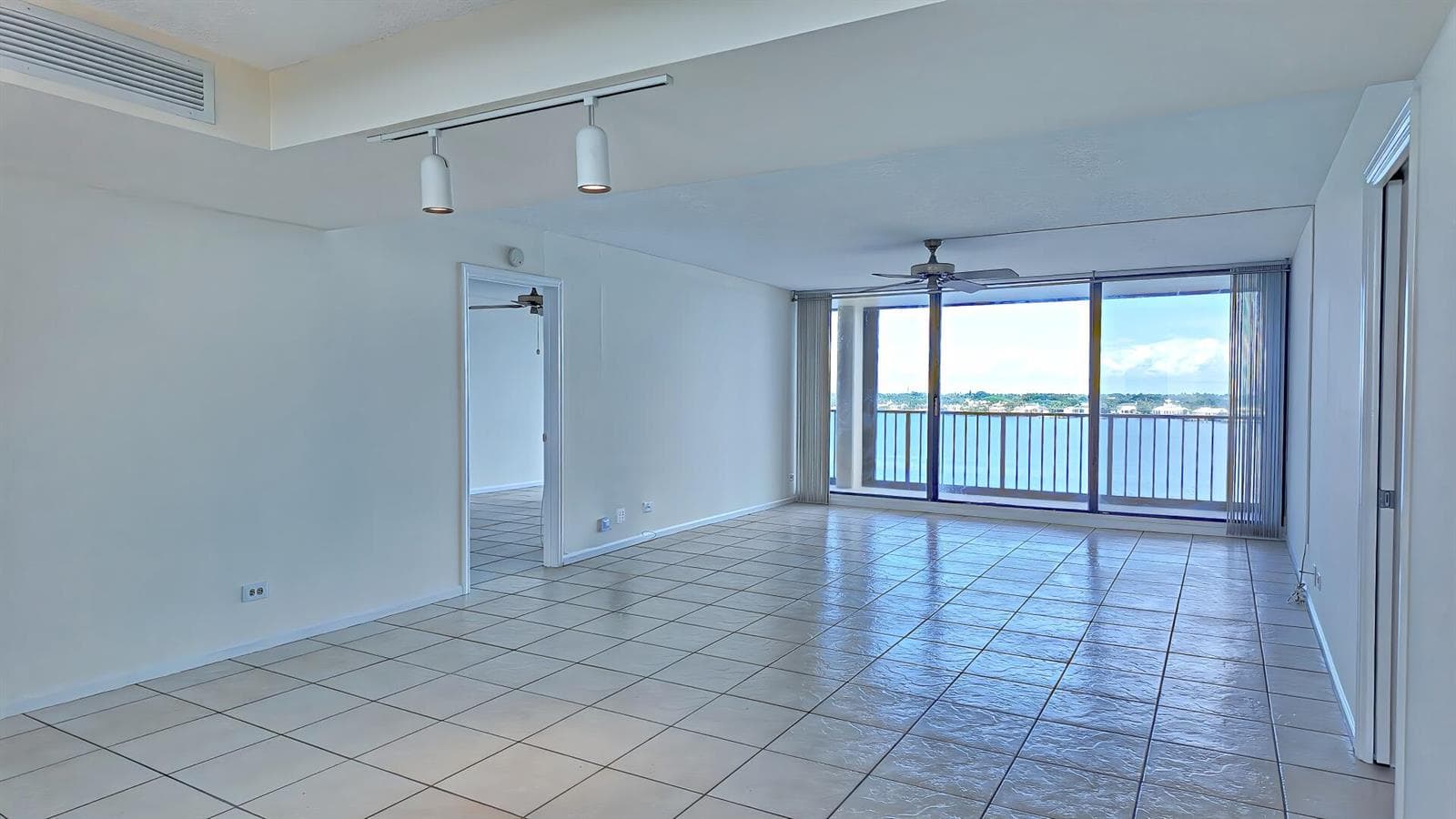 130 Lakeshore Drive 821 photo 6