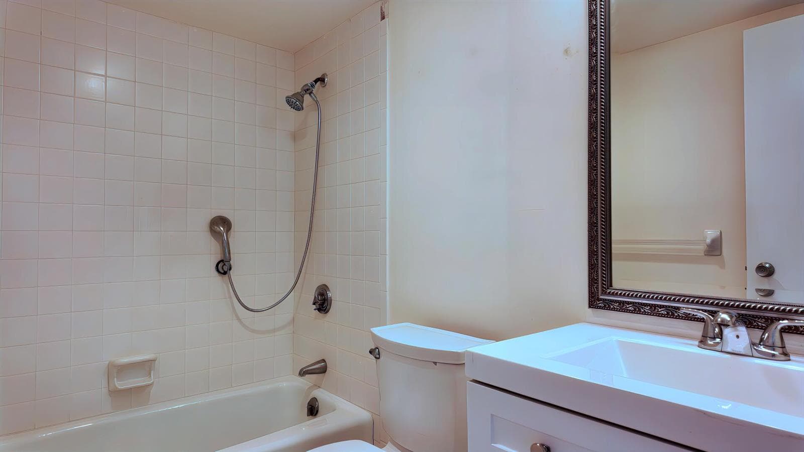130 Lakeshore Drive 821 photo 17